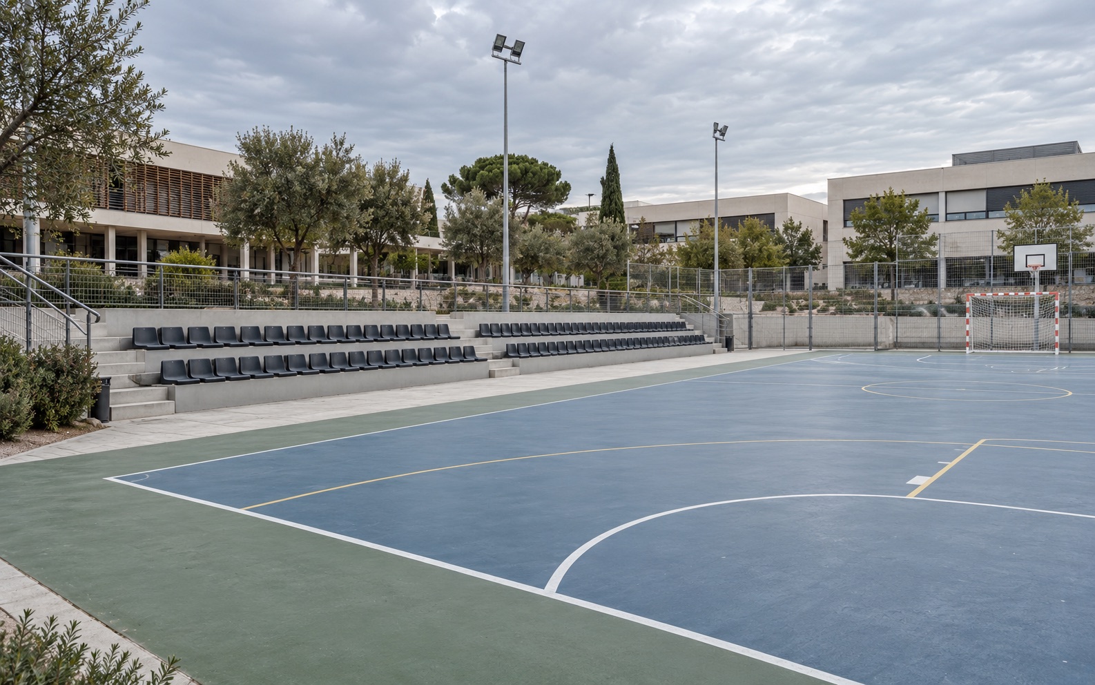 Visualización de una pista de campus deportivo con graderío